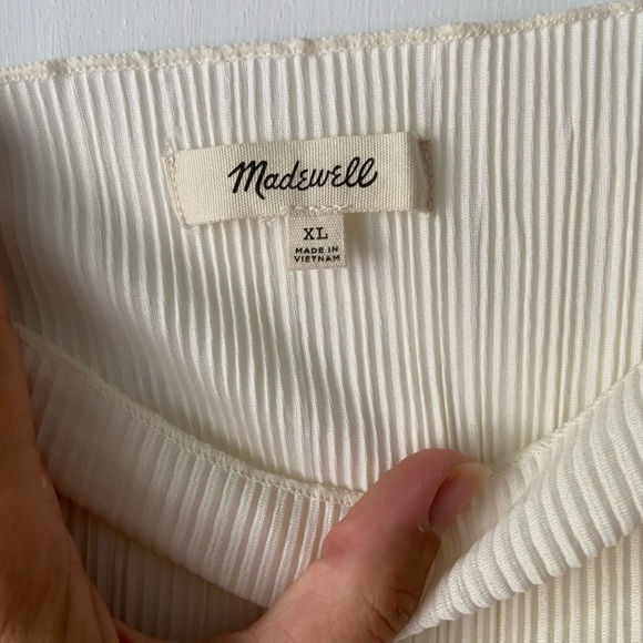 Texture & Thread Micropleat Flutter Sleeve Top - Picture 4 of 5